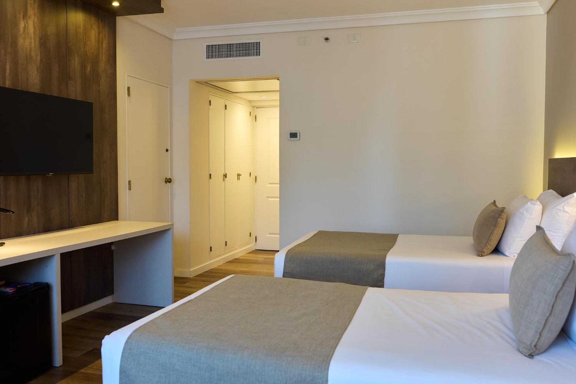 Dazzler By Wyndham Buenos Aires San Martin Hotel ภายนอก รูปภาพ